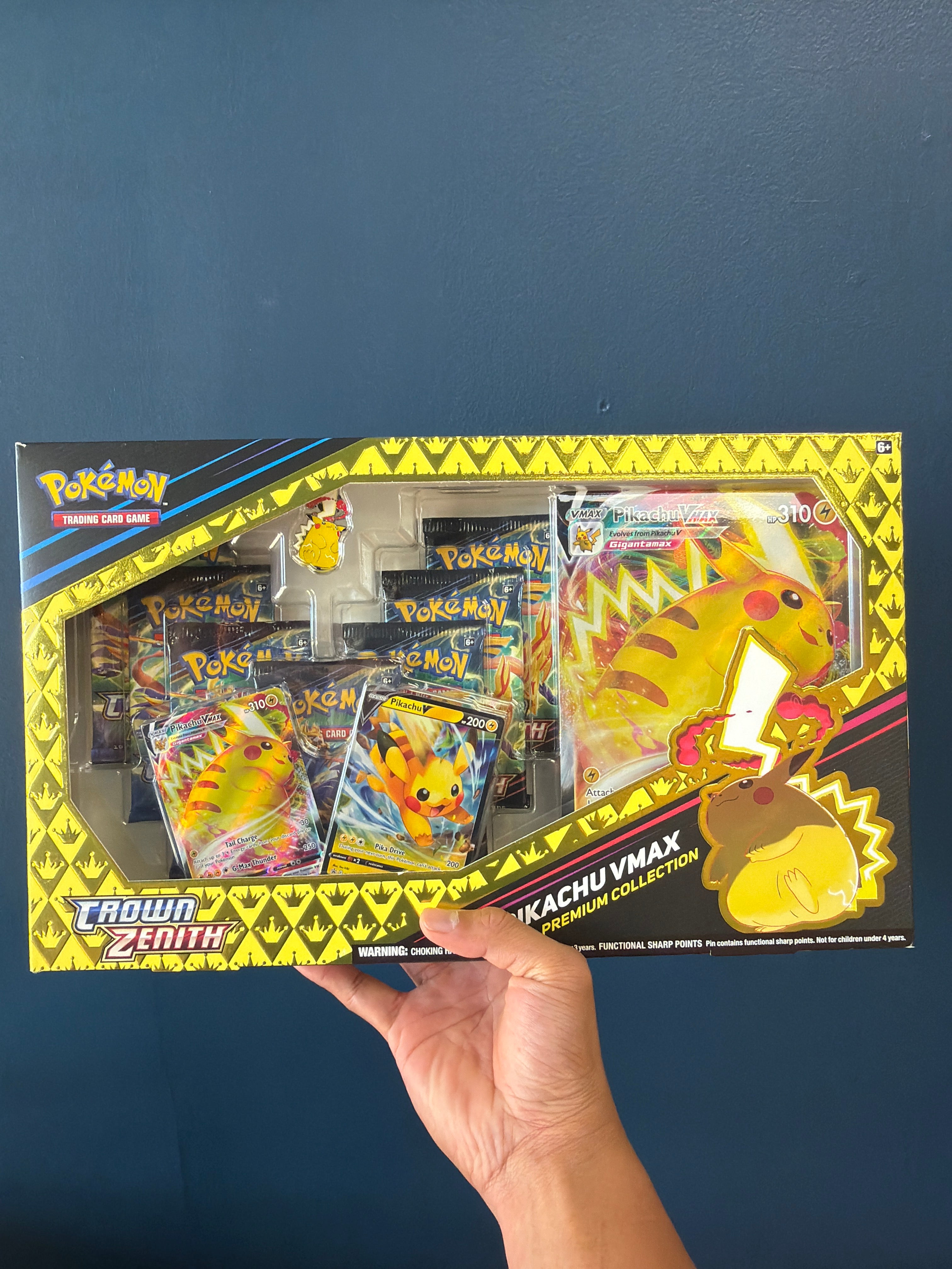 Pikachu Vmax Premium Collection